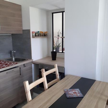 Studio En Plein Centre Ville - 2 A 4 Personnes Tence Exteriör bild